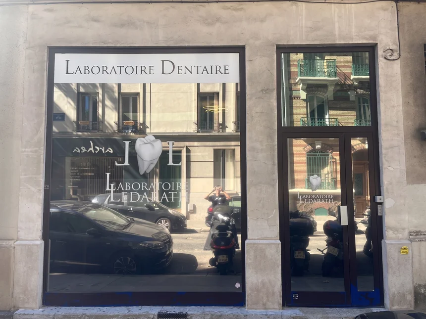Devanture du Laboratoire Ledarath